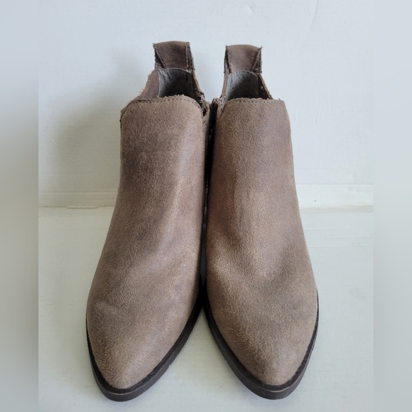 Candie's Women's Tan Faux Suede Side Zip Ankle Booties Size 8 - Picture 5 of 10
